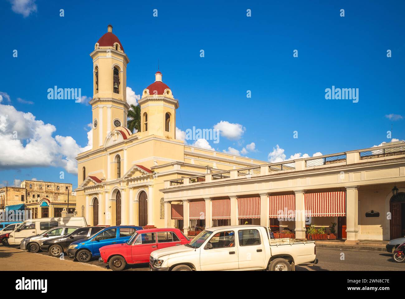 Cattedrale di Cienfuegos al Parco Jose Marti nel centro di Cienfuegos, cuba Foto Stock