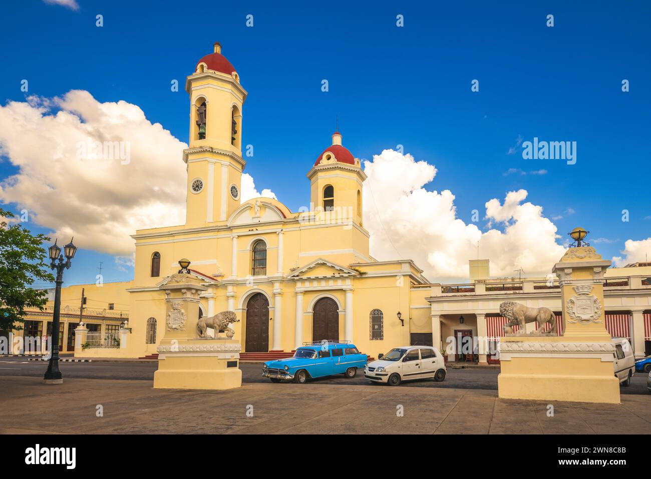 Cattedrale di Cienfuegos al Parco Jose Marti nel centro di Cienfuegos, cuba Foto Stock