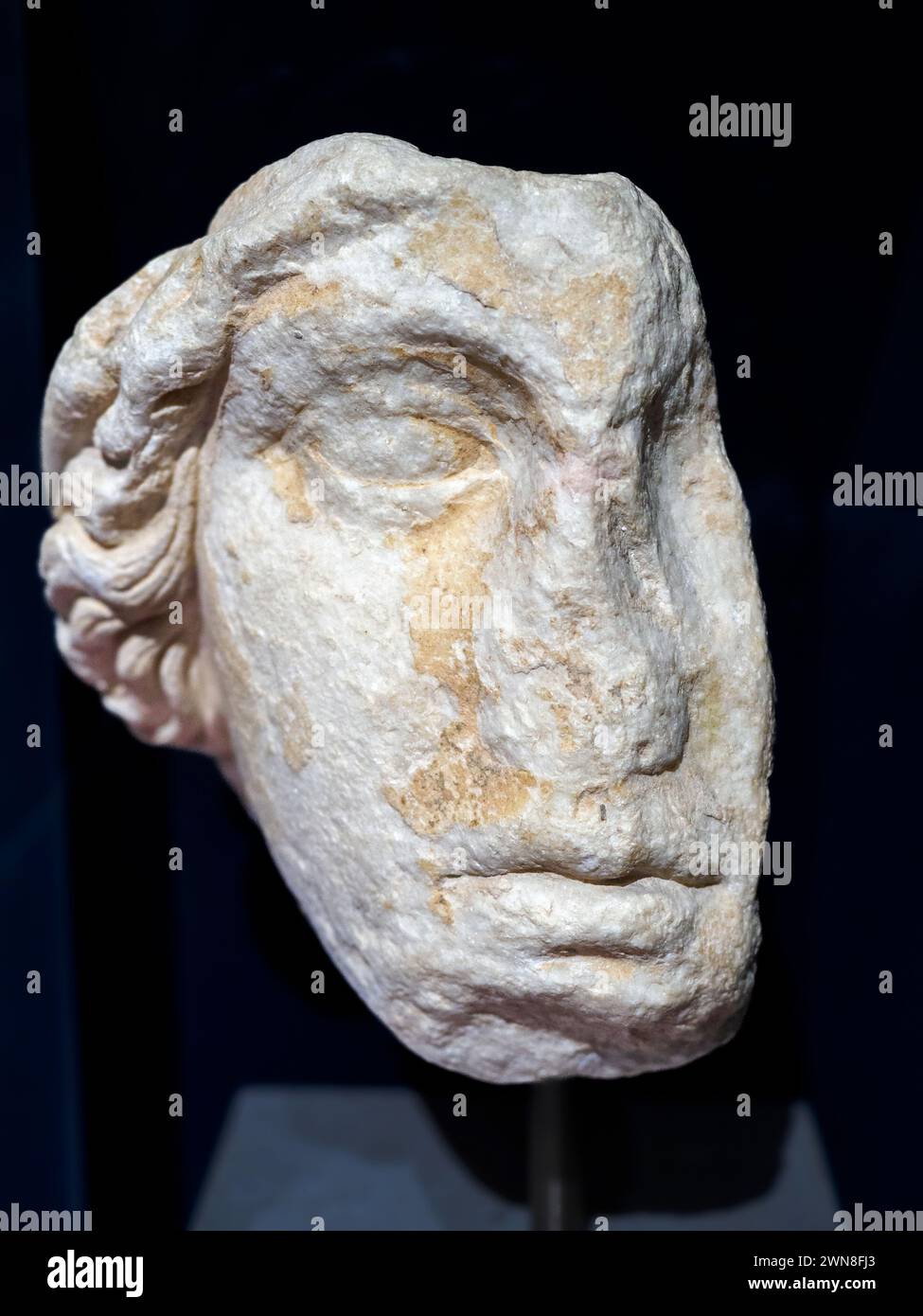 Testa di Atena dal donarium degli Ateniesi a Delfi - marmo parigino II secolo d.C. - Museo dell'Acropoli, Atene, Grecia Foto Stock