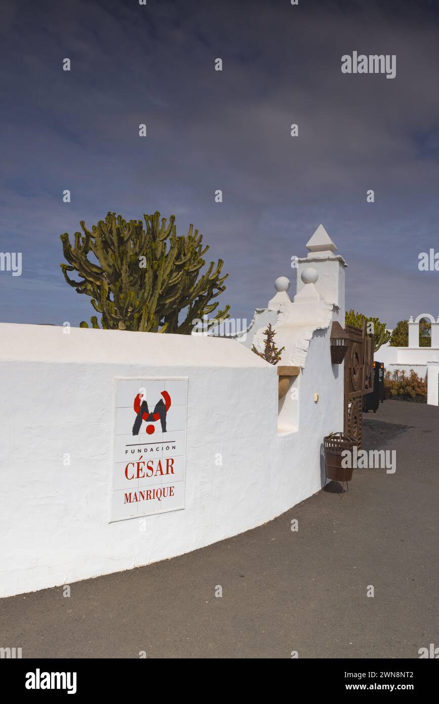 Porta principale della Fondazione César Manrique, spettacolare casa de Foto Stock