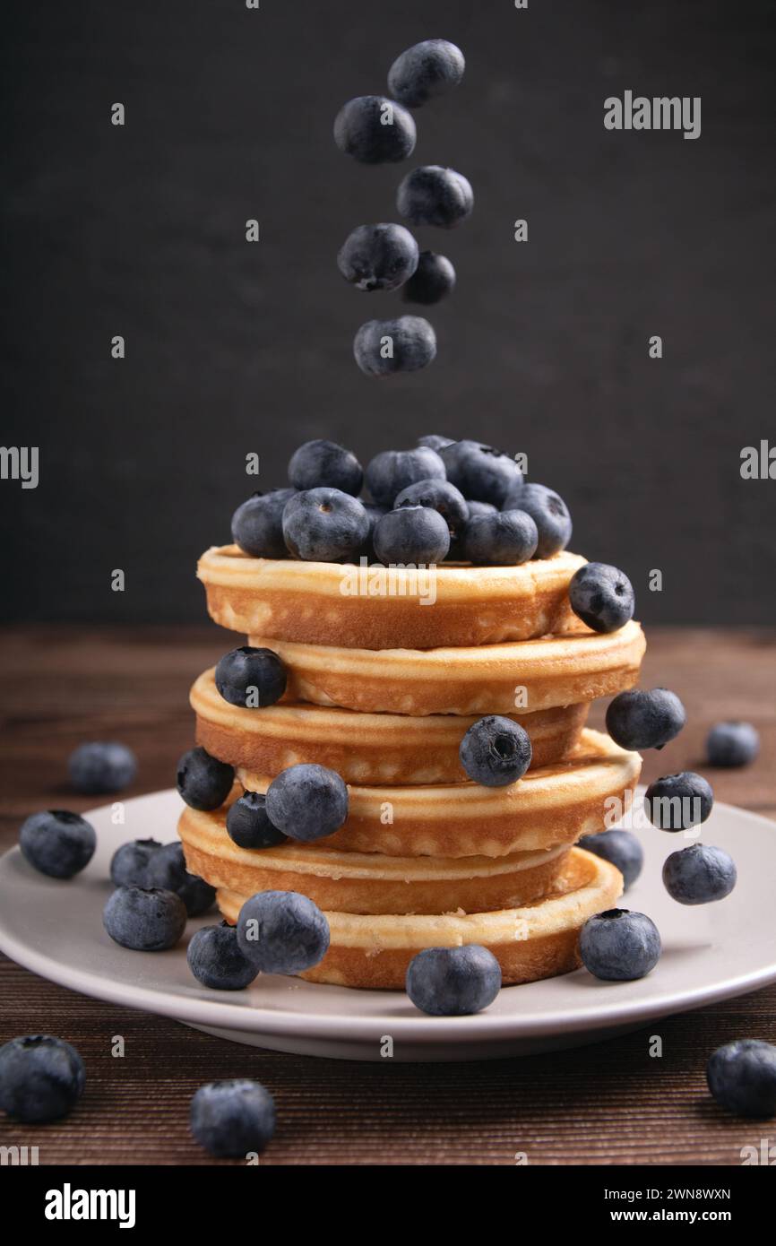 levitazione, mirtillo, pancake, piatto, cibo, nutrizione, colazione Foto Stock