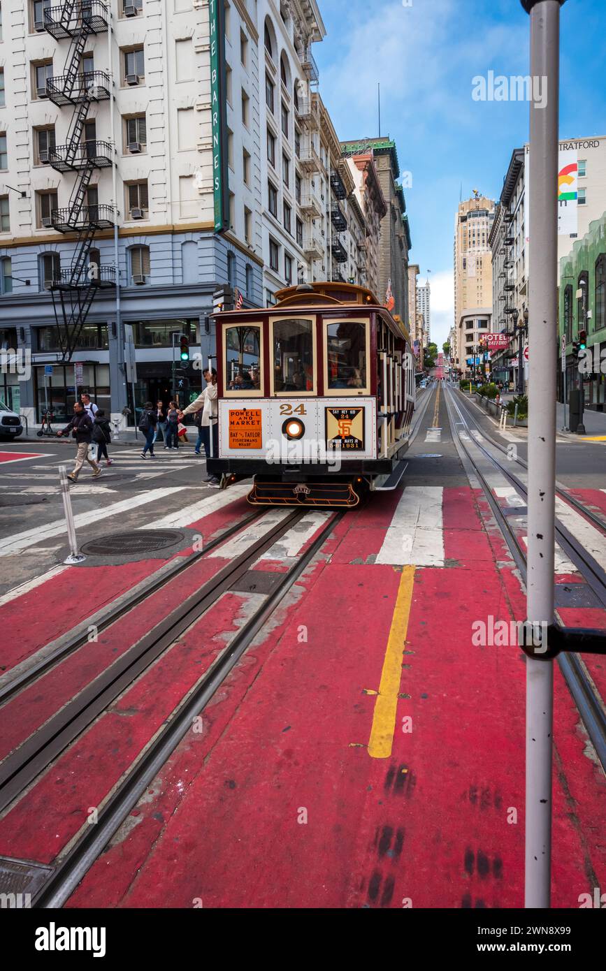 Funivia classica e storica per le strade di San Francisco, California, Stati Uniti. Foto Stock