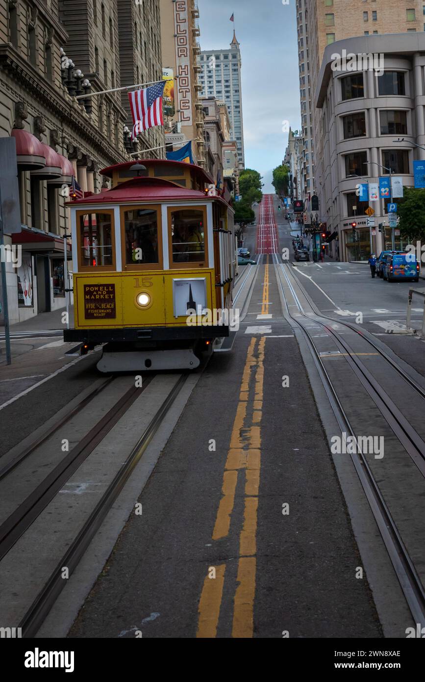 Funivia classica e storica per le strade di San Francisco, California, Stati Uniti. Foto Stock