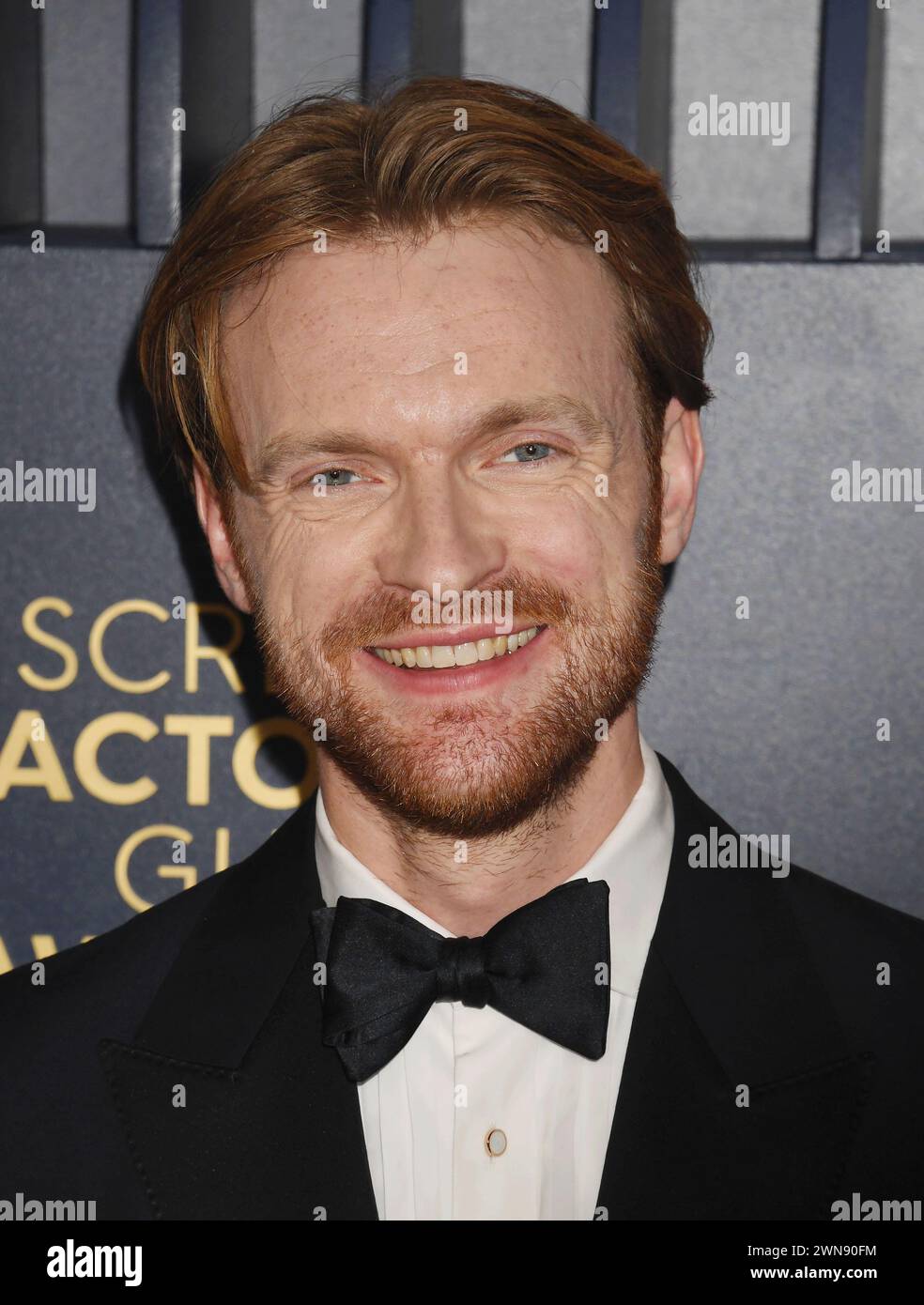 LOS ANGELES, CALIFORNIA - 24 FEBBRAIO: Finneas o'Connell partecipa al 30° Annual Screen Actors Guild Awards presso lo Shrine Auditorium e Expo Hall di Febr Foto Stock