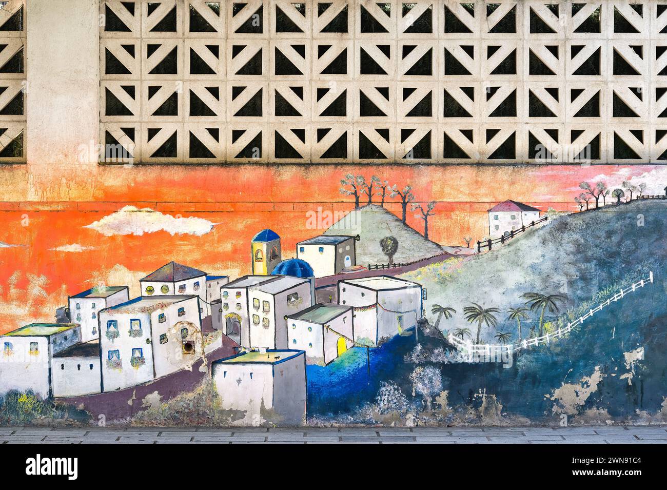 Arte di pittura urbana di un paesaggio urbano a San Juan, Alicante, Spagna Foto Stock