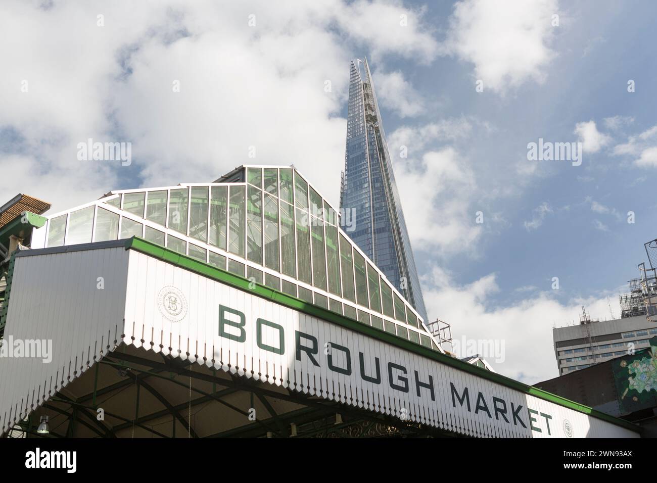 Regno Unito, Londra, Borough Market e Shard Building. Foto Stock