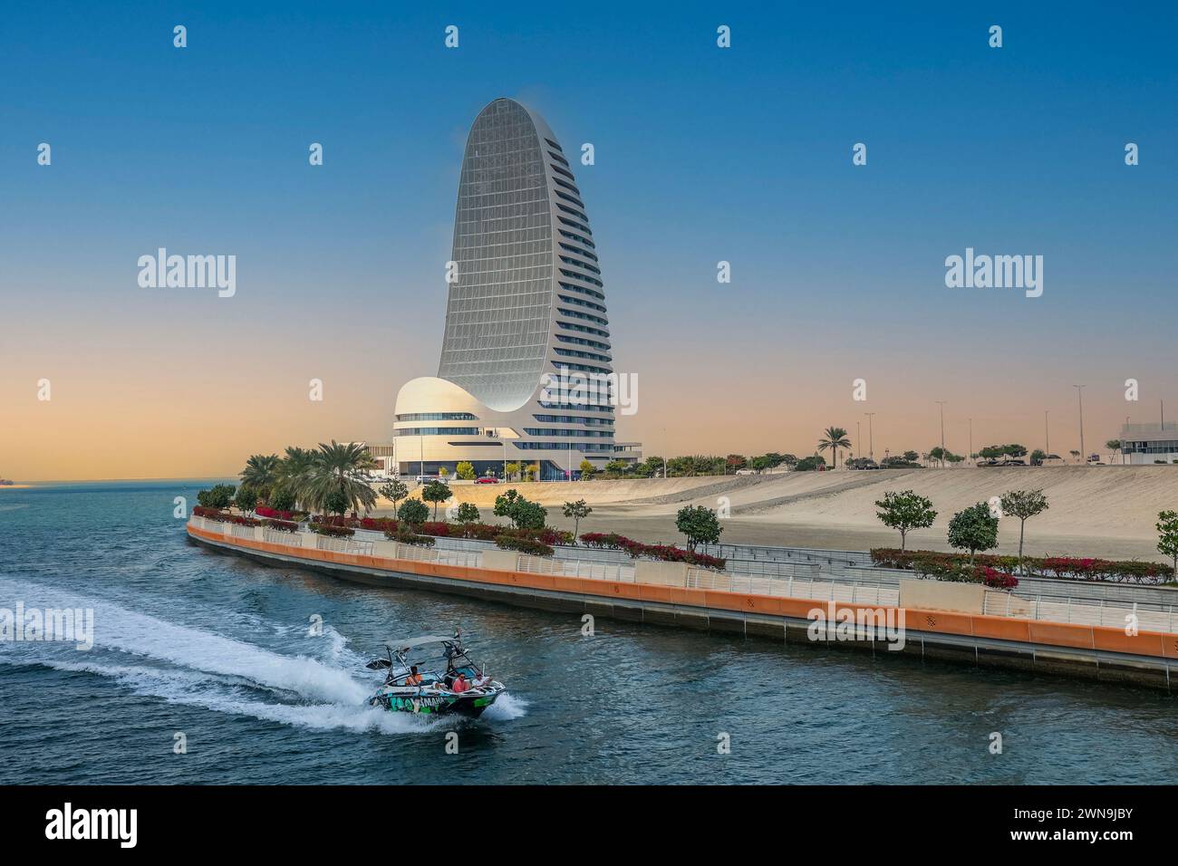 20 gennaio 2024, Abudhabi, Emirati Arabi Uniti. Al Sail Tower presso al Raha Beach, Abu Dhabi è un moderno edificio residenziale con appartamenti e ville. Foto Stock