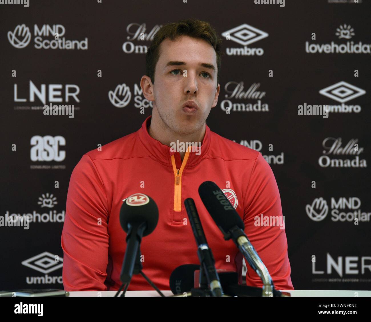 Oriam Sports Centre Edinburgh.Scotland.UK.1 marzo Hearts Press conference for Cinch Premiership Match vs Celtic Hearts Calem Nieuwenhof . Crediti: eric mccowat/Alamy Live News Foto Stock