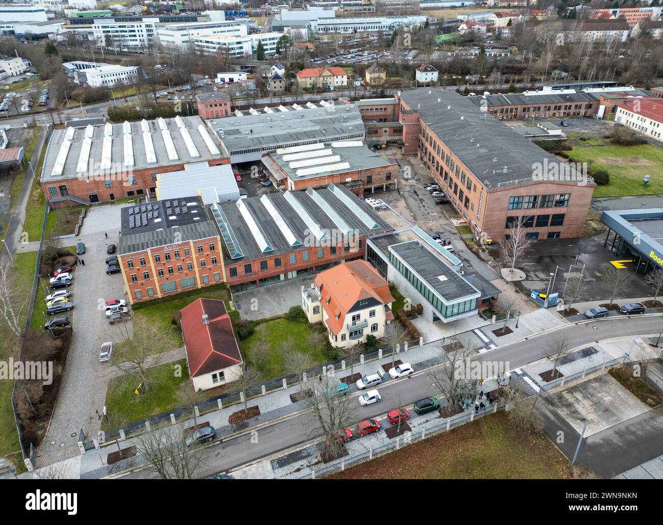 PRODUZIONE - 09 febbraio 2024, Sassonia, Zwickau: Veduta del Museo August Horch, il primo stabilimento di produzione di Audi. 60 anni fa, la Trabant 601 è stata presentata al pubblico internazionale alla Fiera di primavera di Lipsia. Ha sostituito i modelli precedenti Trabant 500 (P 50) e 600 (P 60). Fino alla riunificazione, più di 2,8 milioni dei 601 furono costruiti a Zwickau, rendendolo il modello Trabant più venduto. Il numero di immatricolazioni in Germania è aumentato di nuovo da diversi anni: Secondo l'Autorità federale dei trasporti automobilistici, nel 2023 avranno nuovamente infranto il marchio 40.000. (Vie aeree Foto Stock