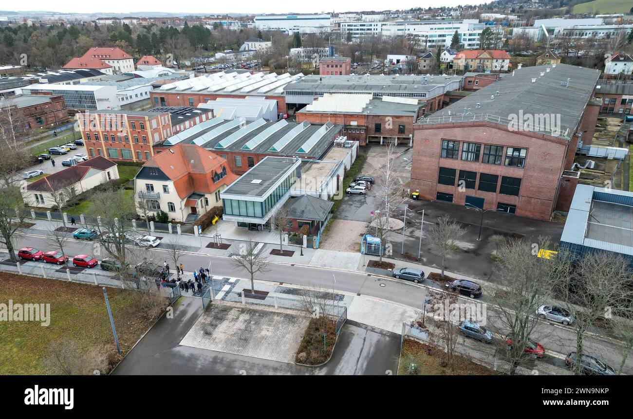 PRODUZIONE - 09 febbraio 2024, Sassonia, Zwickau: Veduta del Museo August Horch, il primo stabilimento di produzione di Audi. 60 anni fa, la Trabant 601 è stata presentata al pubblico internazionale alla Fiera di primavera di Lipsia. Ha sostituito i modelli precedenti Trabant 500 (P 50) e 600 (P 60). Fino alla riunificazione, più di 2,8 milioni dei 601 furono costruiti a Zwickau, rendendolo il modello Trabant più venduto. Il numero di immatricolazioni in Germania è aumentato di nuovo da diversi anni: Secondo l'Autorità federale dei trasporti automobilistici, nel 2023 avranno nuovamente infranto il marchio 40.000. (Vie aeree Foto Stock