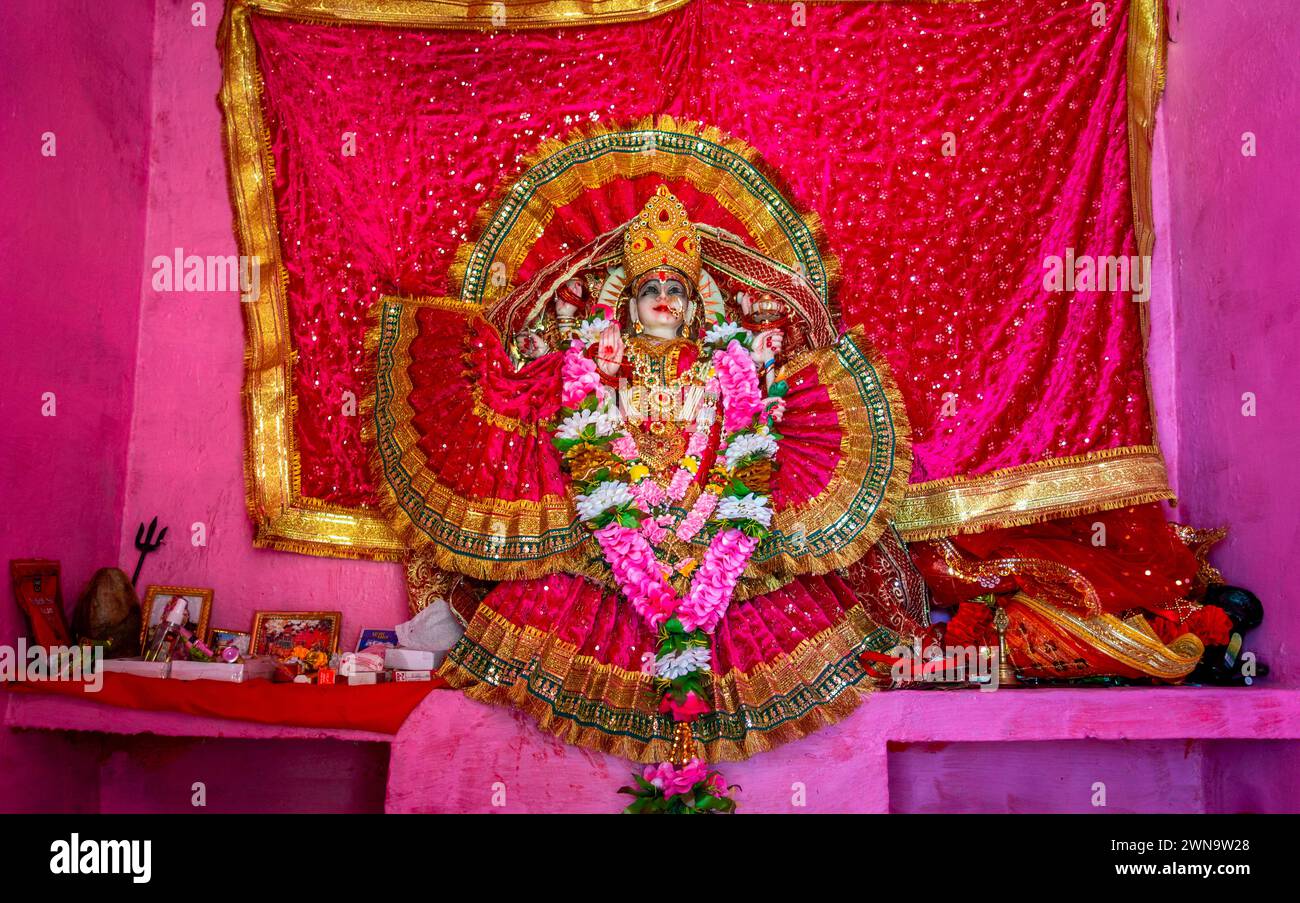 14 febbraio 2024, Uttarakhand India. Statua della dea Durga: Arredamento tradizionale, tempio Uttarakhand, India Foto Stock