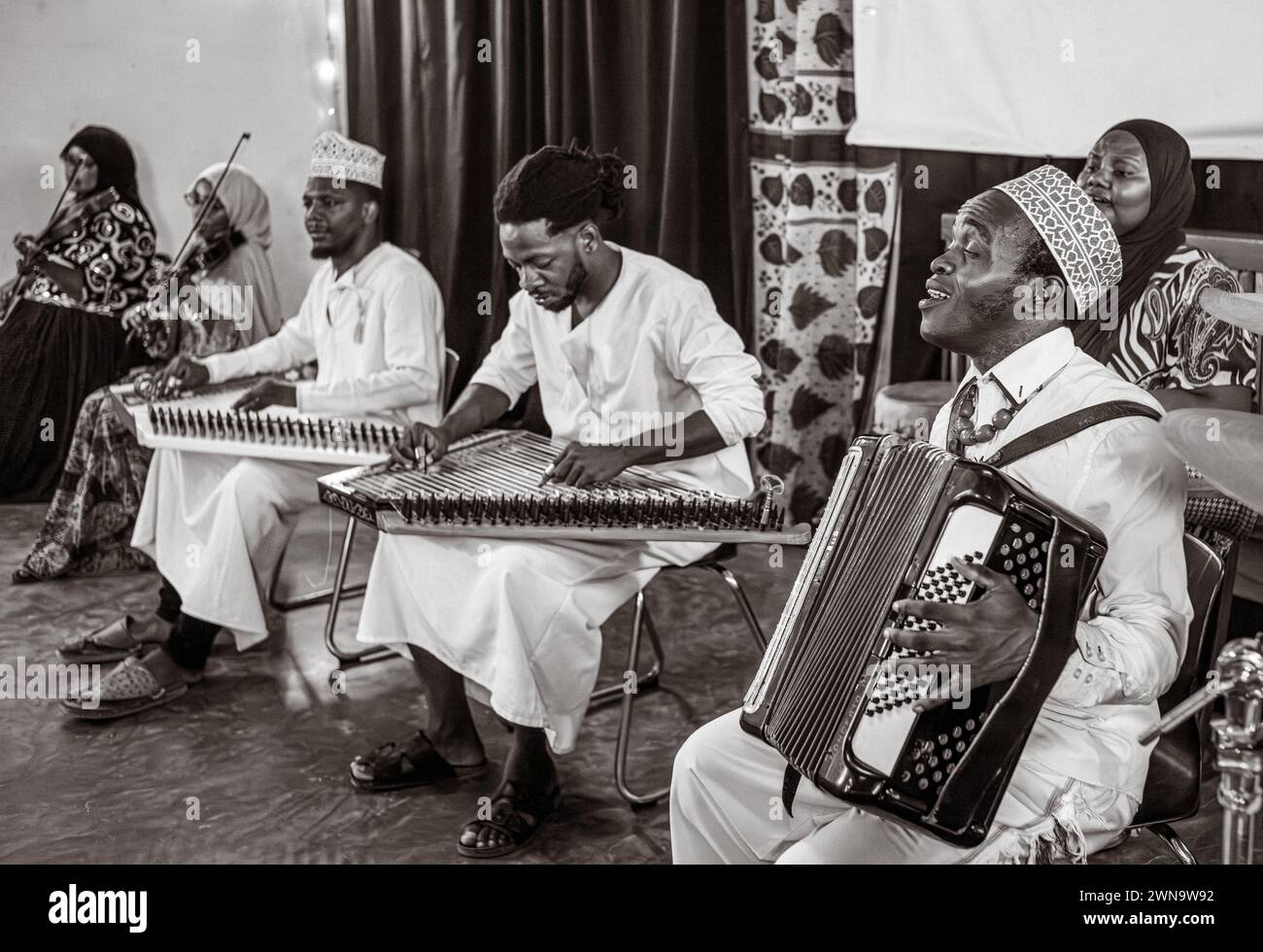 I Musciani suonano musica Taarab, concerto Dhow Countries Music Academy (DCMA), Stone Town, Zanzibar, Tanzania Foto Stock