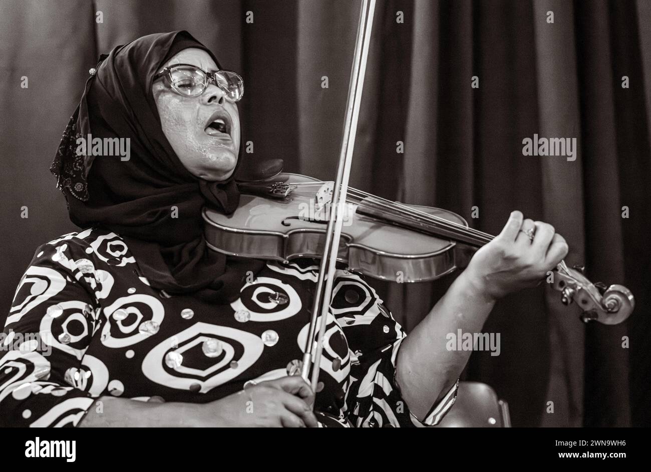 I Musciani suonano musica Taarab, concerto Dhow Countries Music Academy (DCMA), Stone Town, Zanzibar, Tanzania Foto Stock