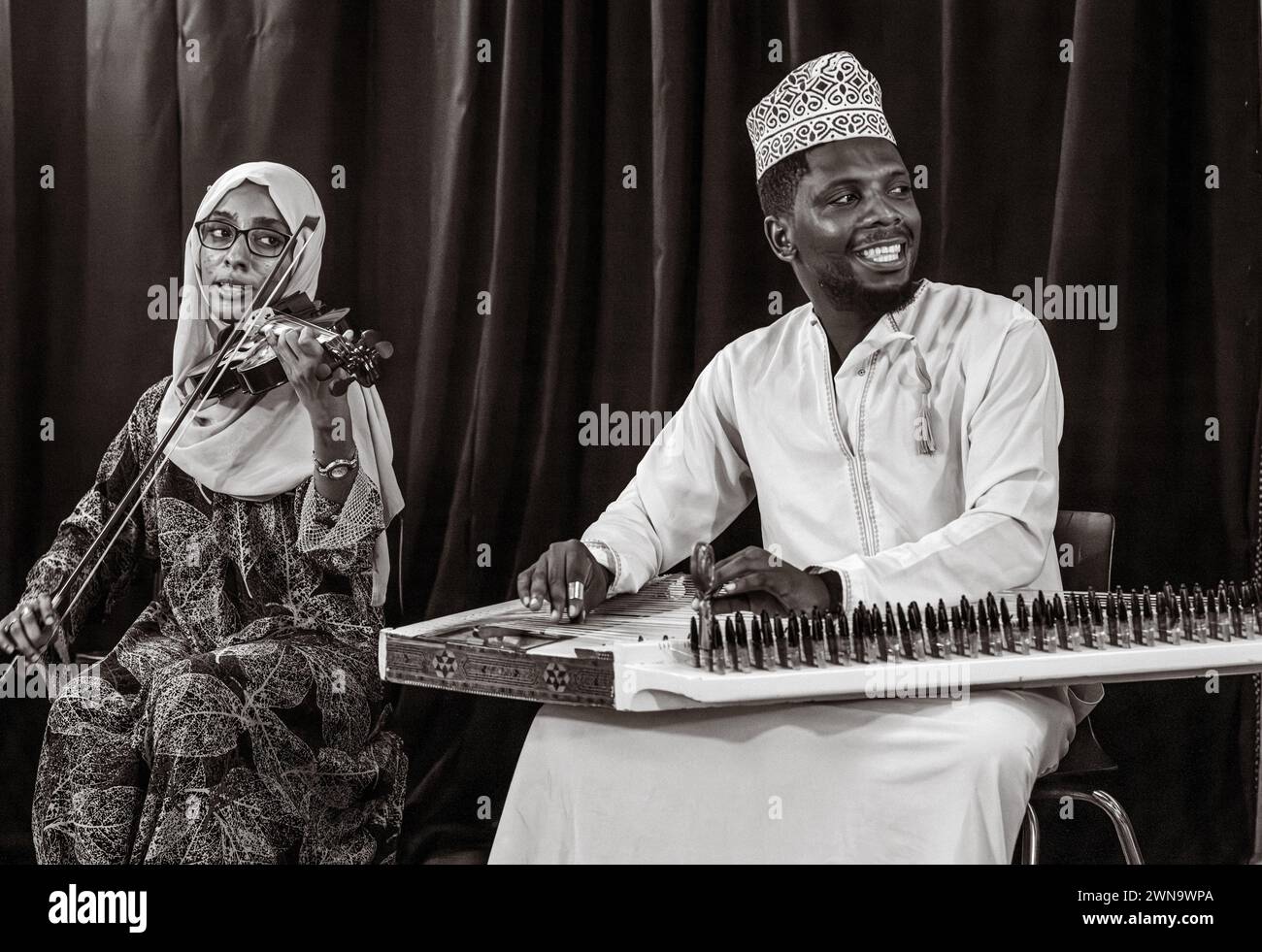 I Musciani suonano musica Taarab, concerto Dhow Countries Music Academy (DCMA), Stone Town, Zanzibar, Tanzania Foto Stock
