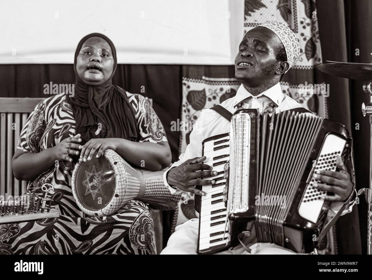 I Musciani suonano musica Taarab, concerto Dhow Countries Music Academy (DCMA), Stone Town, Zanzibar, Tanzania Foto Stock