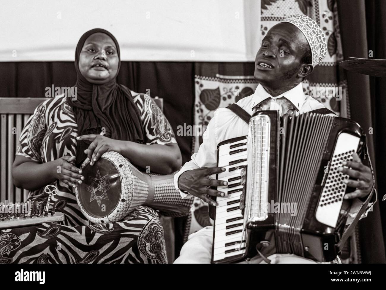 I Musciani suonano musica Taarab, concerto Dhow Countries Music Academy (DCMA), Stone Town, Zanzibar, Tanzania Foto Stock