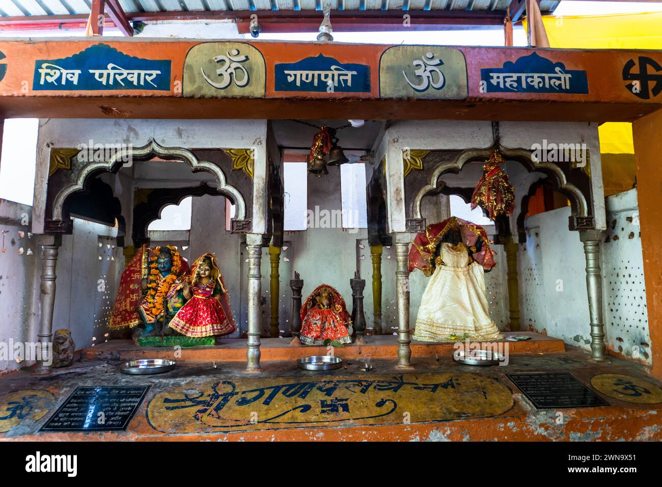 18 febbraio 2024, Uttarakhand India. Sculture divine: Shiva, Parvati, Ganesha, Mahakali nel tempio Uttarakhand Foto Stock