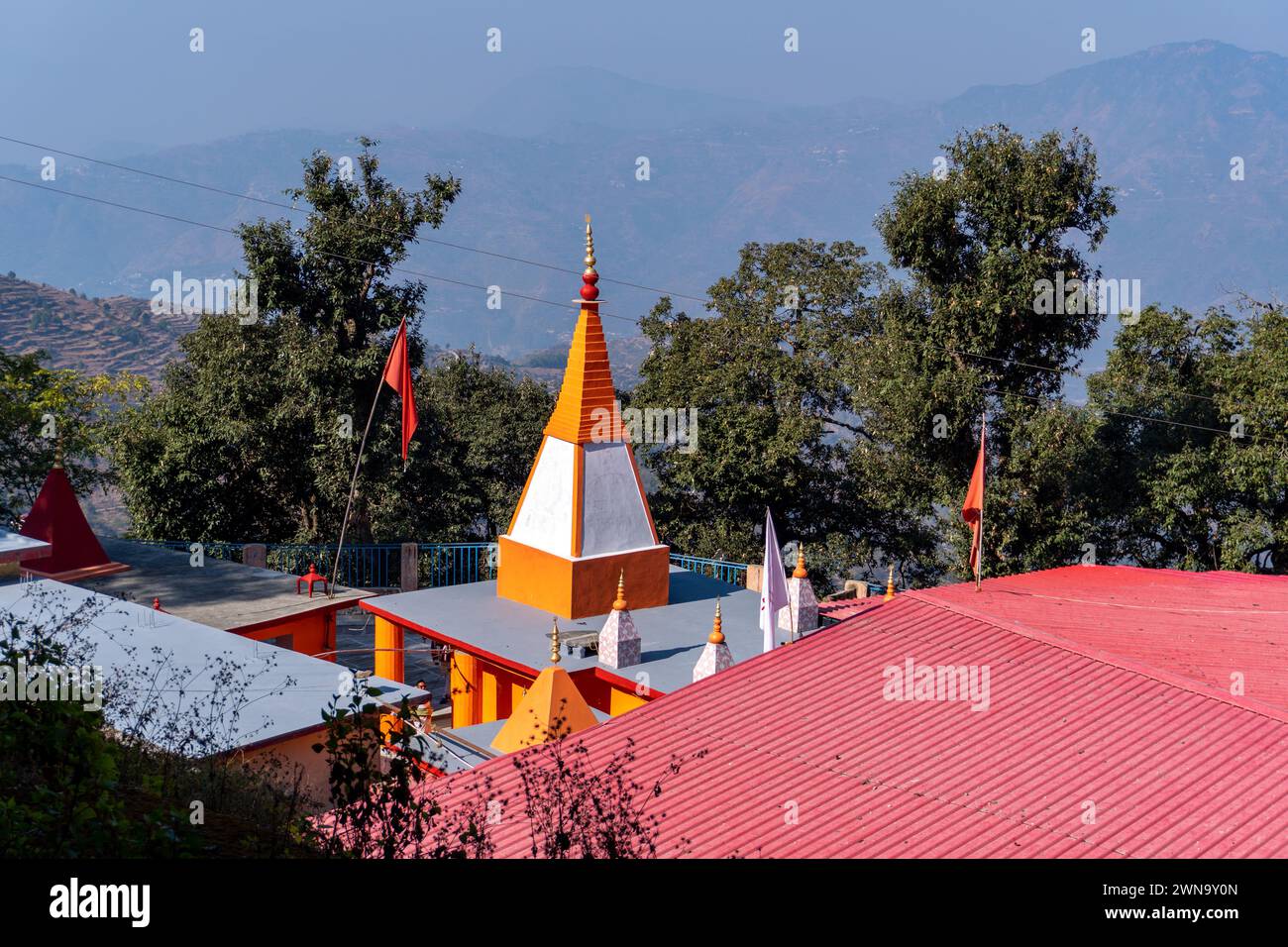 14 feb.th2024 Uttarakhand, India, Ekeshwar Mahadev Temple Dome, Pauri Garhwal, Un tempio indù Foto Stock