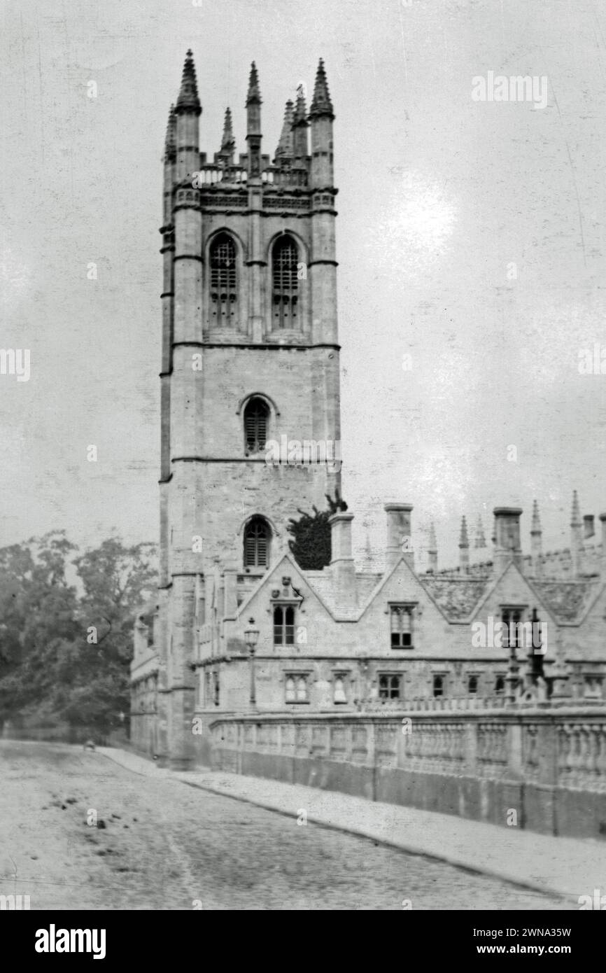 1900 Fotografia storica in bianco e nero del Magdalen College, High Street, Oxford, Inghilterra, Regno Unito Foto Stock