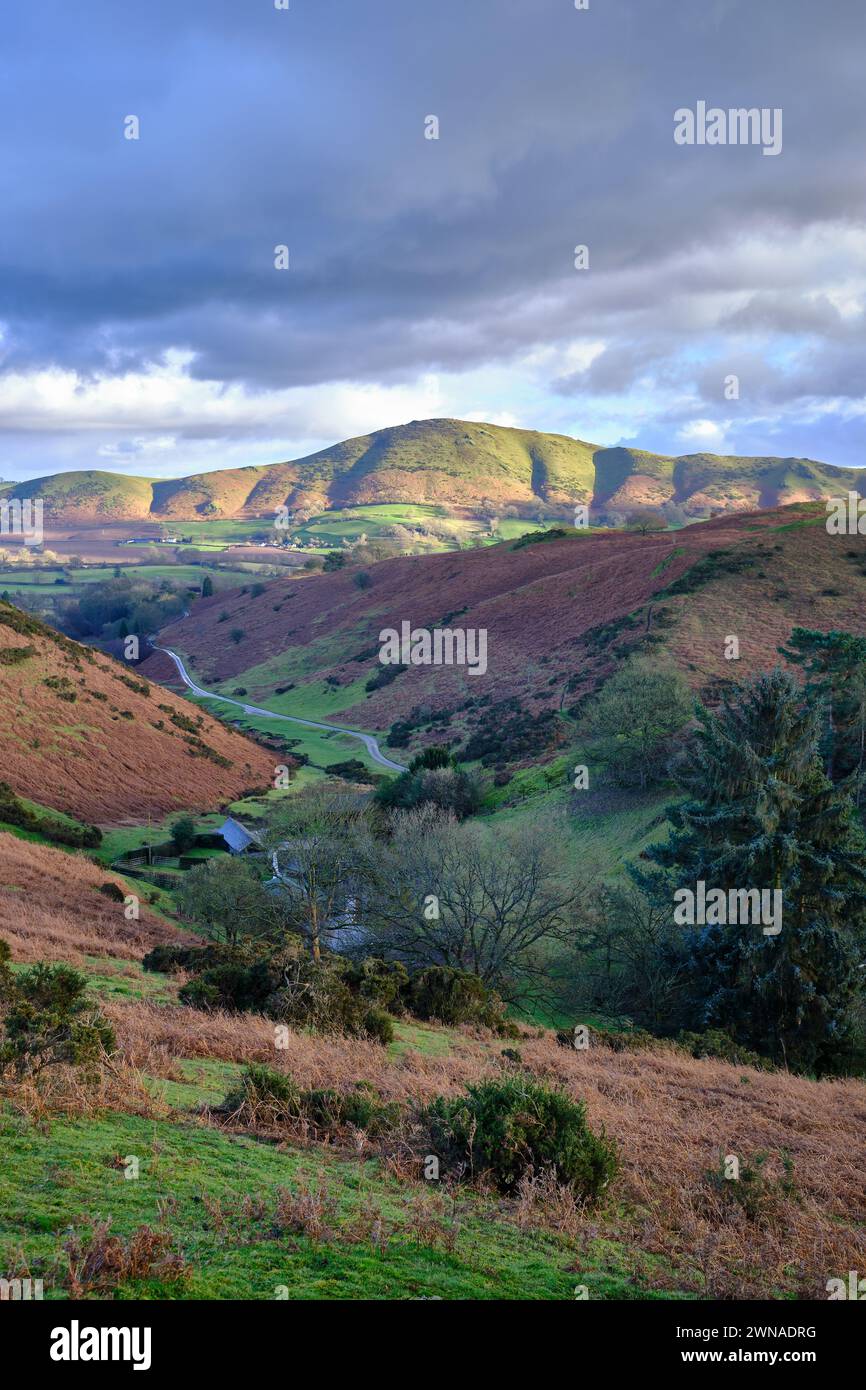 Vista panoramica delle Shropshire Hills nel Regno Unito, con Caer Caradoc Foto Stock