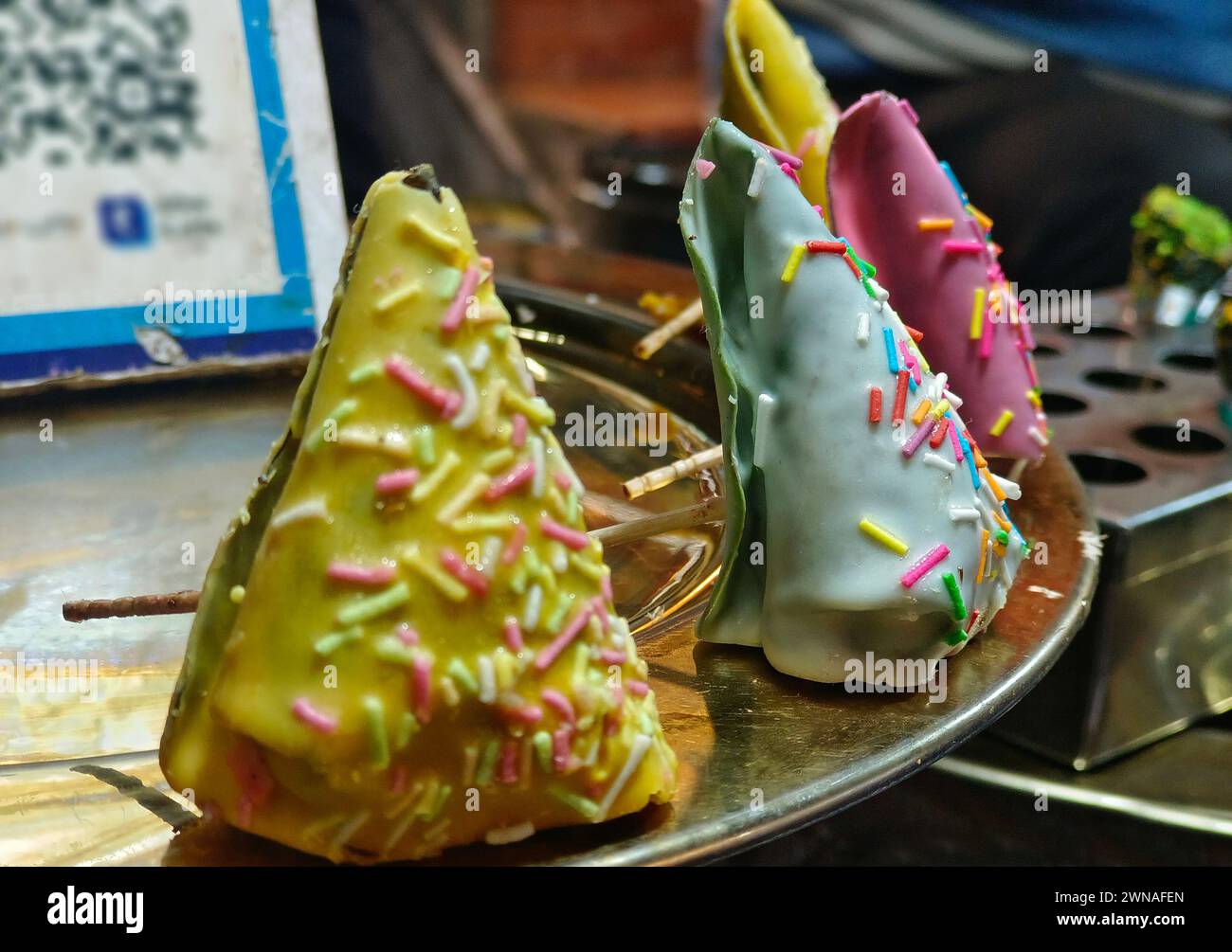 Dolce paan, meetha pan, Betel Leaves Mouth Freshener, tradizionale dessert indiano Paan a base di foglie di Betel e altri entranti viene mangiato come una dea Foto Stock