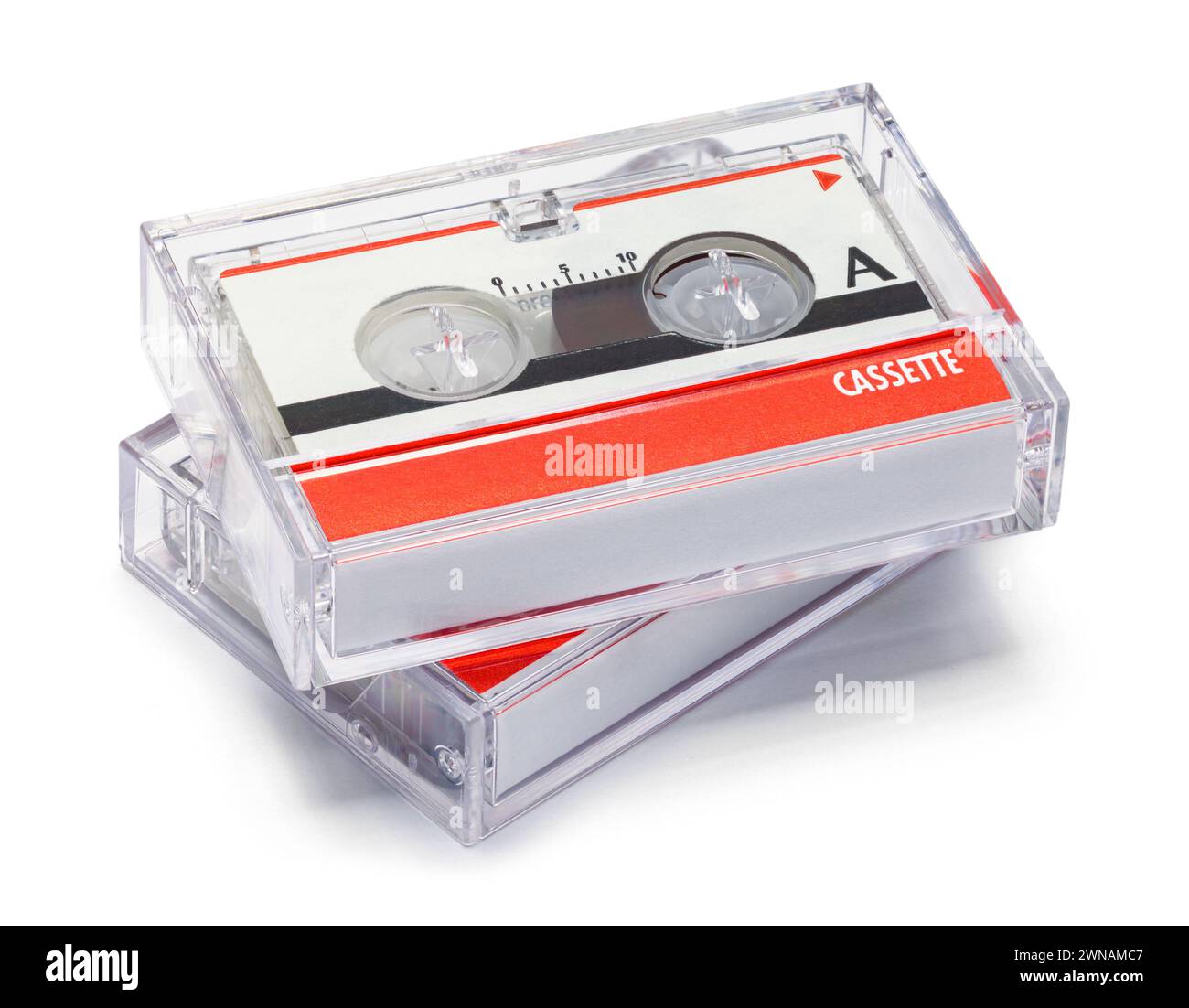 Due piccole cassette audio ritagliate su bianco. Foto Stock