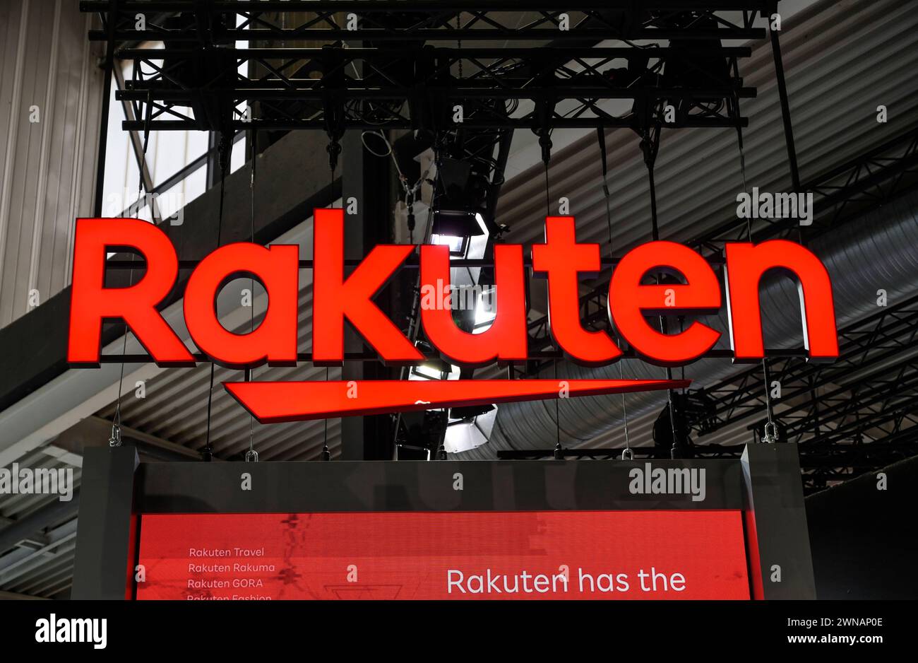 Rakuten, Logo am Messestand, MWC Mobile World Congress 2024, Barcellona, Spanien *** Rakuten, Logo presso lo stand espositivo, MWC Mobile World Congress 2024, Barcellona, Spagna Foto Stock