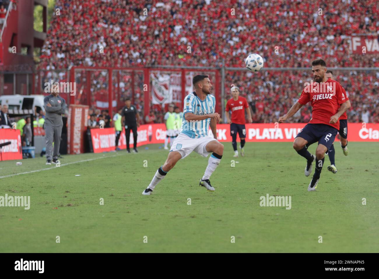 Avellaneda, Argentina, 24 febbraio 2024. Adrian Martinez in azione durante la partita tra Independiente vs Racing Club. Foto Stock