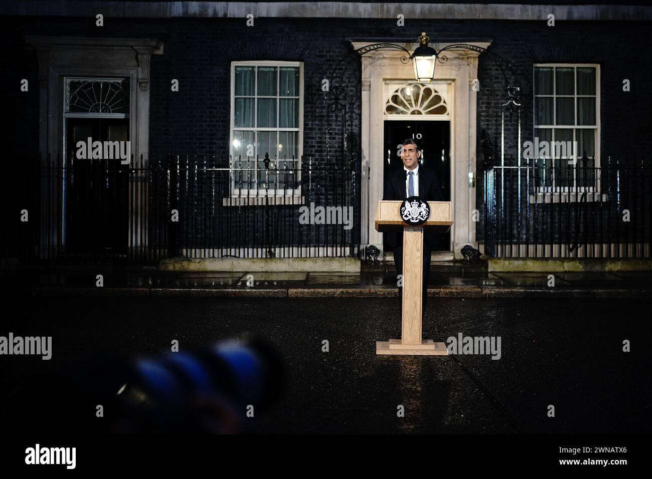 Il primo Ministro Rishi Sunak tiene una conferenza stampa a Downing Street, Londra. Data foto: Venerdì 1 marzo 2024. Foto Stock