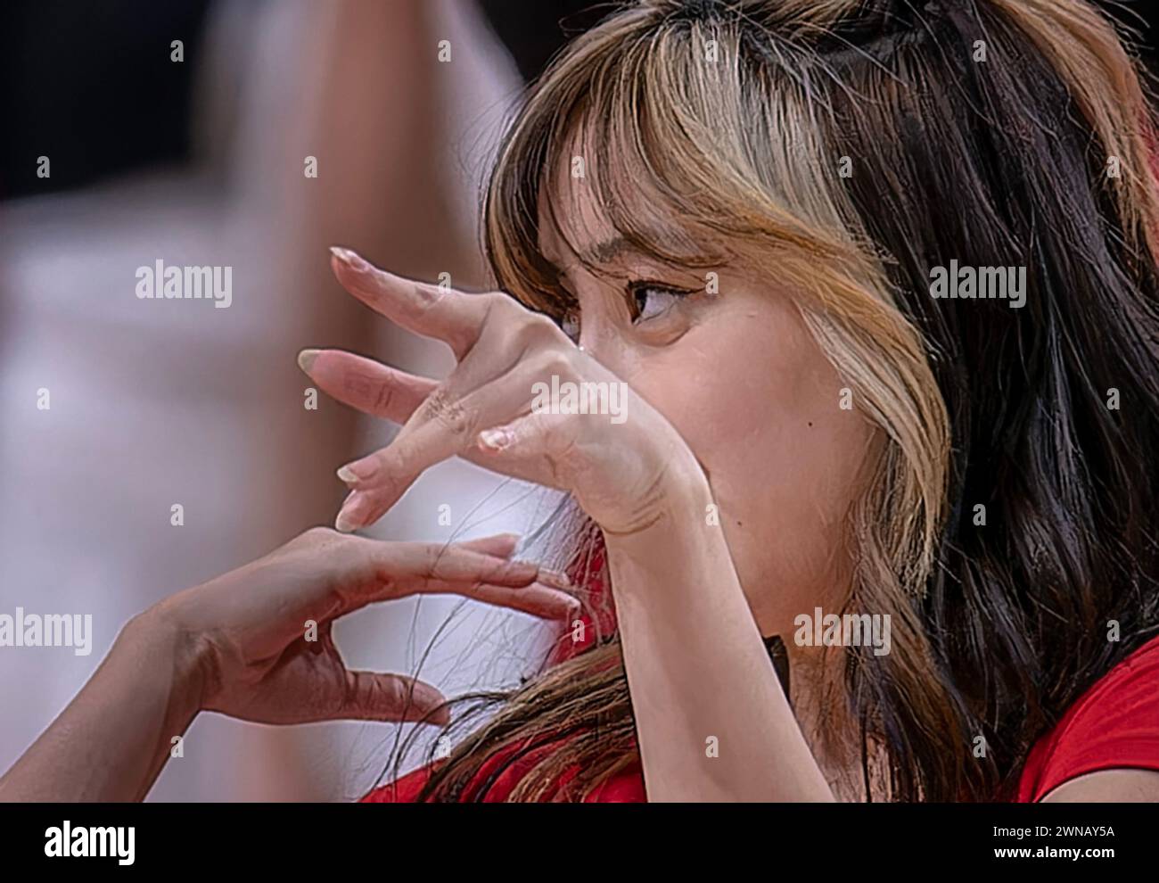 Un performer fa gesti della mano Foto Stock