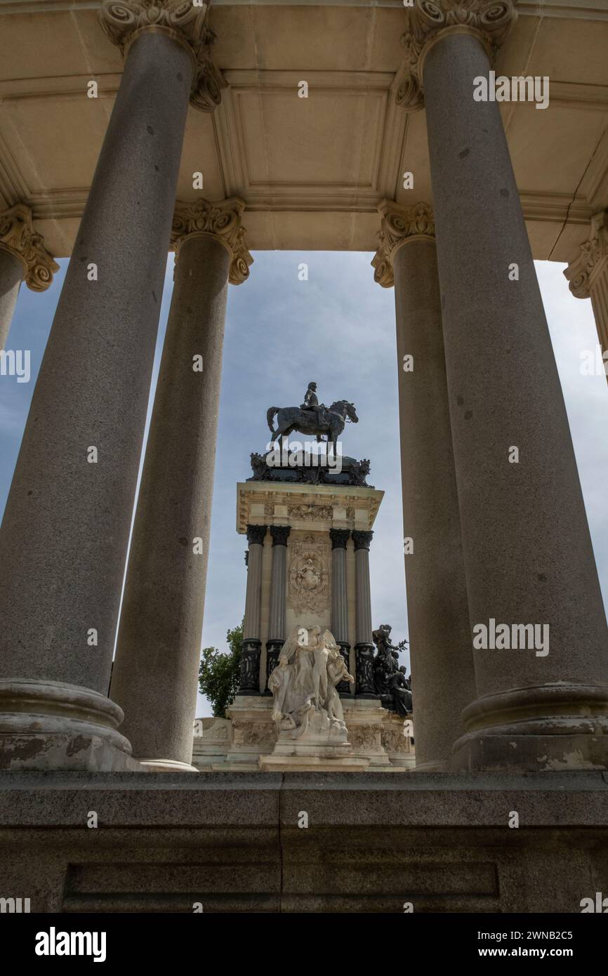 Monumento ad Alfonso XII El Retiro Parque Park Madrid Spagna Foto Stock