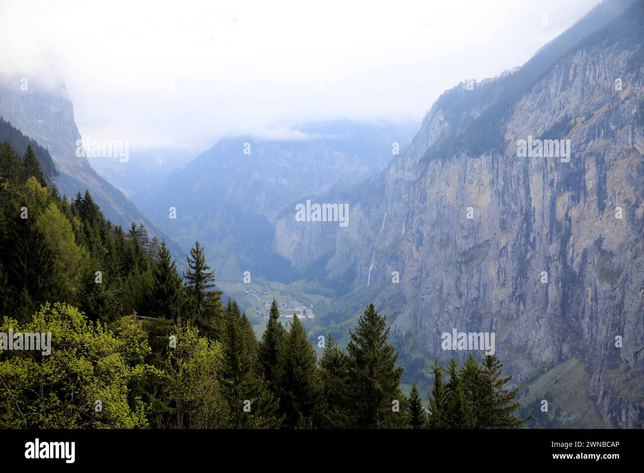 Vista aerea del famoso villaggio di Lauterbrunnen, Switserland Foto Stock