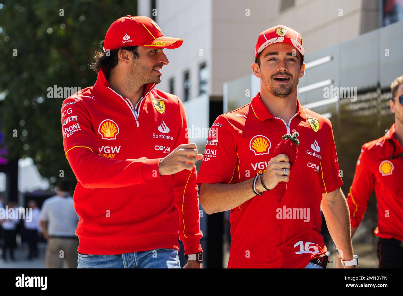 MANAMA, BAHREIN, BAHRAIN International Circuit, 1.marzo 2024: Charles Leclerc e Carlos Sainz e Scuderia Ferrari durante la Formula 1 del Bahrain Grand P Foto Stock