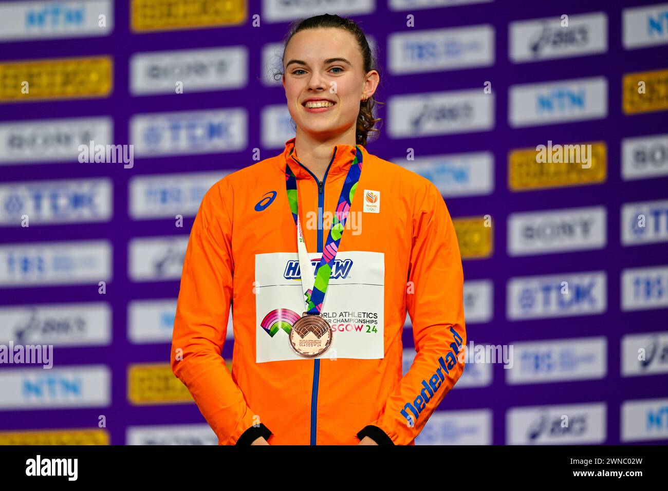 Glasgow, Regno Unito. 1 marzo 2024. GLASGOW, REGNO UNITO - 1 MARZO: Sofie Dokter dei Paesi Bassi, vincitrice della medaglia di bronzo, dopo aver partecipato al Pentathlon femminile durante il primo giorno dei Campionati mondiali di atletica leggera indoor Glasgow 2024 all'Emirates Arena il 1° marzo 2024 a Glasgow, Regno Unito. (Foto di Andy Astfalck/Agenzia BSR) credito: Agenzia BSR/Alamy Live News Foto Stock