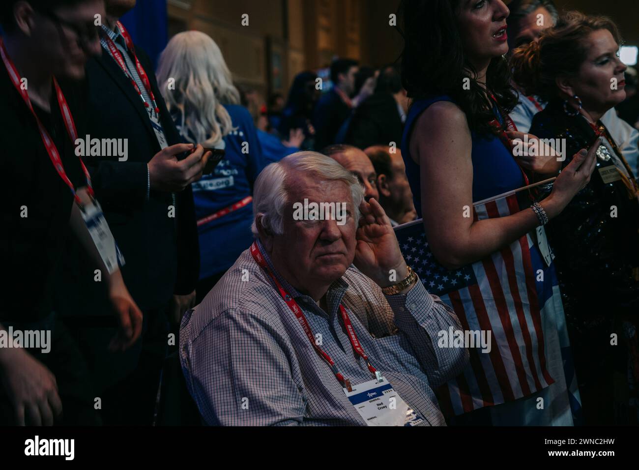 New York, Stati Uniti. 24 febbraio 2024. Il membro del pubblico ascolta un discorso durante la conferenza annuale del CPAC a National Harbor, MD I partecipanti e gli oratori si riuniscono per la conferenza Conservative Political Action Conference National Harbor, MD (Foto di Olga Fedorova/SOPA Images/Sipa USA) credito: SIPA USA/Alamy Live News Foto Stock