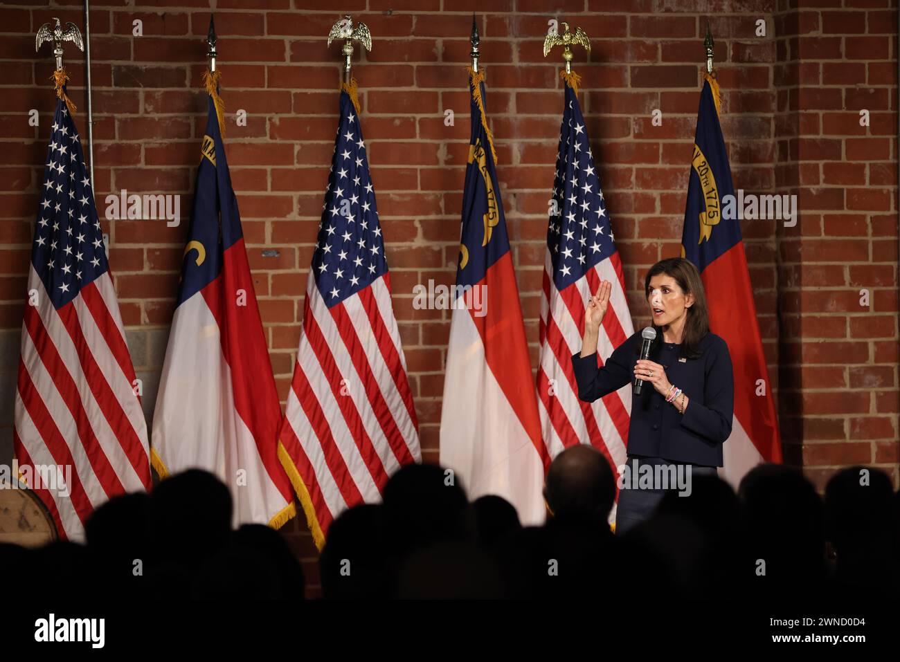 Charlotte, Stati Uniti. 1 marzo 2024. Nikki Haley, candidata presidenziale repubblicana, parla al suo raduno davanti al Super Tuesday al Norfolk Hall al Suffolk Punch il 1 marzo 2024 a Charlotte, Carolina del Nord. Credito: Accesso foto/Alamy Live News Foto Stock