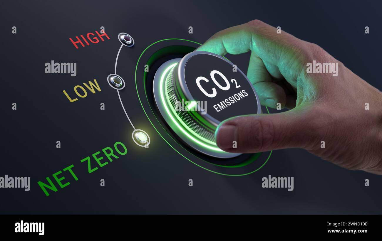 Zero emissioni nette di CO2 e obiettivo di neutralità del carbonio. La mano della persona gira la manopola per ridurre le emissioni di gas serra. Decarbonizzare per raggiungere i neutra climatici Foto Stock