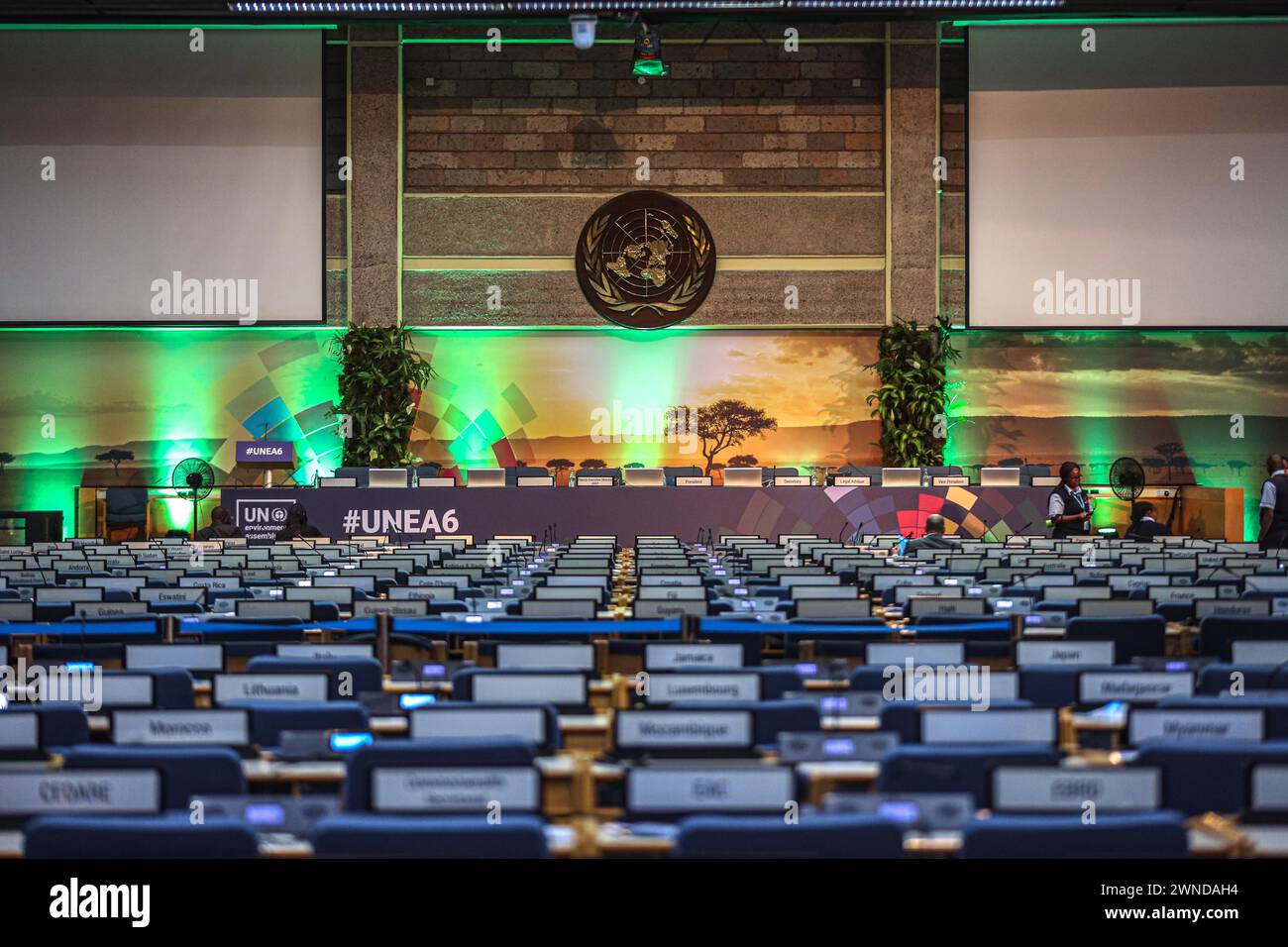 Nairobi, Nairobi, Kenya. 1 marzo 2024. Un'immagine grandangolare dell'interno della sala conferenze 2 durante la vi Assemblea ambientale delle Nazioni Unite che si è svolta presso il complesso delle Nazioni Unite a Nairobi. L'evento di due settimane si è concentrato sulle preoccupazioni fondamentali globali relative all'ambiente, al clima e alla fauna selvatica, riunendo le nazioni in discussioni multilaterali e decisioni future. (Credit Image: © Bianca Otero/ZUMA Press Wire) SOLO PER USO EDITORIALE! Non per USO commerciale! Foto Stock