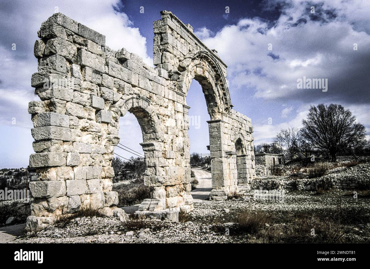Puerta de la ciudad(Diocesaria).Pueblo de Uzuncaburç(diocesarea). Silifke.Mediterraneo oriental.Turquia. Foto Stock