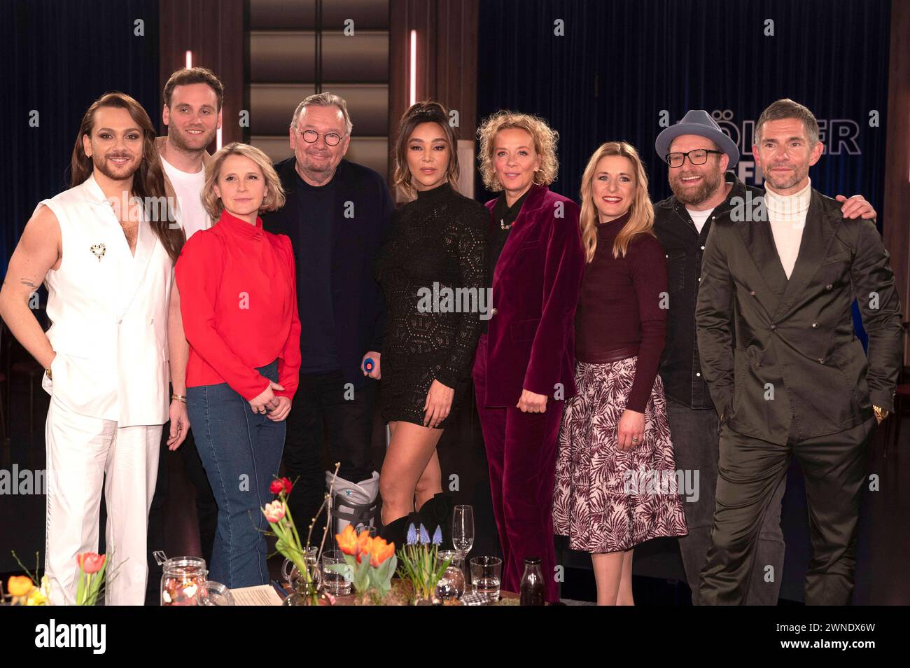 Riccardo Simonetti, Leon Windscheid, Susan Link, Bernd Stelter, Verona Pooth, Katja Riemann, Stefanie Hertel, Gregor Meyle e Micky Beisenherz bei der Aufzeichnung der WDR-Talkshow Kölner Treff im WDR Studio BS 3. Köln, 01.03.2024 *** Riccardo Simonetti, Leon Windscheid, Susan Link, Bernd Stelter, Verona Pooth, Katja Riemann, Stefanie Hertel, Gregor Meyle e Micky Beisenherz alla registrazione del talk show WDR Kölner Treff nel WDR Studio BS 3 Colonia, 01 03 2024 foto:XC.xAdolph/xFuturexImagex koelner treff0103 4321 Foto Stock