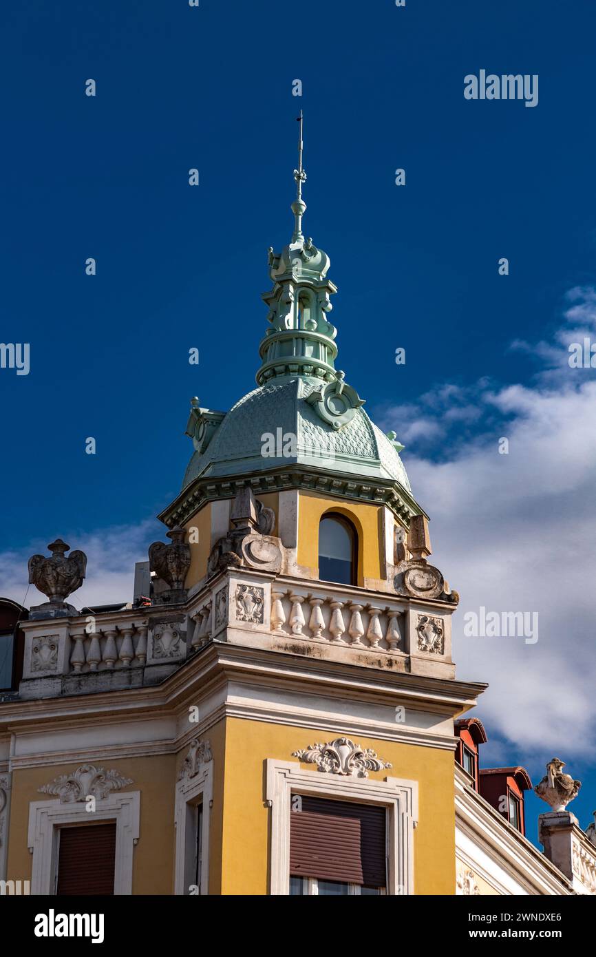 Architettura generica e vista sulla strada da Belgrado, la capitale della Serbia. Foto Stock