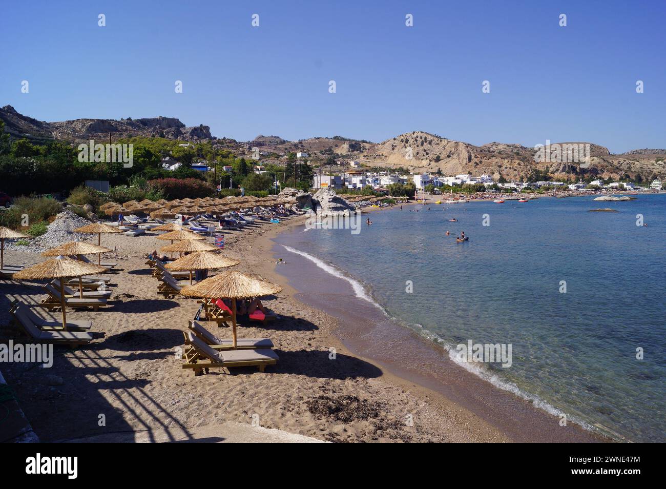 Una vista panoramica di Stegna Beach sulla costa orientale di Rodi, Grecia Foto Stock
