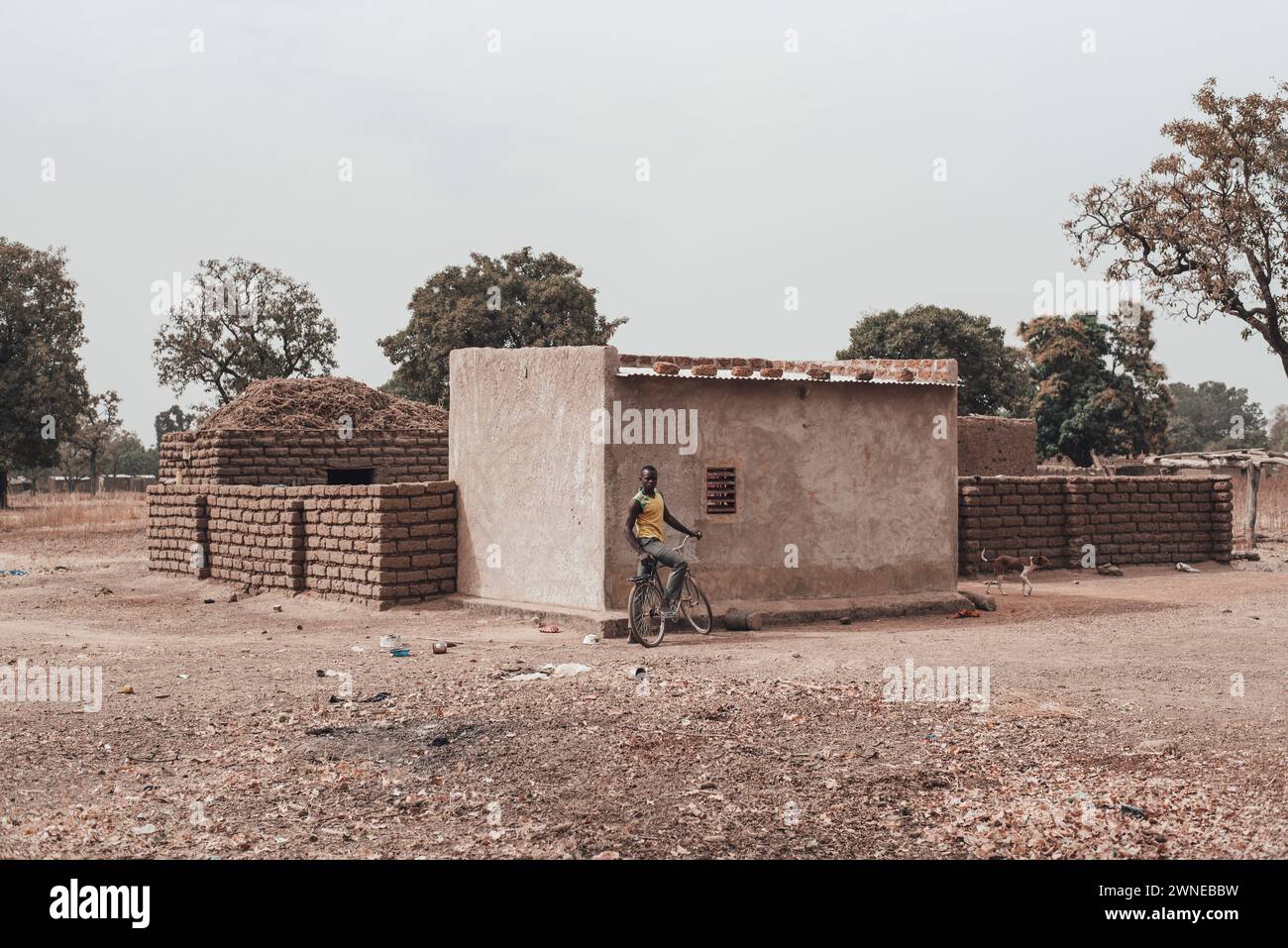 Ouagadougou, Burkina Faso. Dicembre 2017. Mezzi di trasporto e mobilità nel paese subsahariano Foto Stock