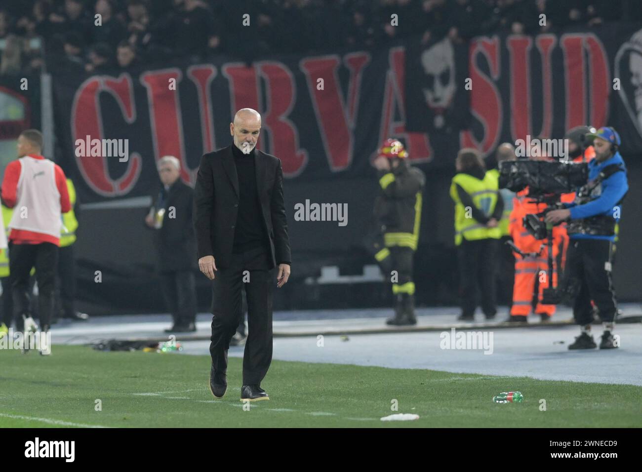 Roma, Italia. 1 marzo 2024. Stefano Pioli Coch dell'AC Milan sembra deluso durante la partita di serie A tra SS Lazio e AC Milan allo Stadio Olimpico il 1° marzo 2024 a Roma, italia (Credit Image: © Agostino Gemito/Pacific Press via ZUMA Press Wire) SOLO USO EDITORIALE! Non per USO commerciale! Foto Stock