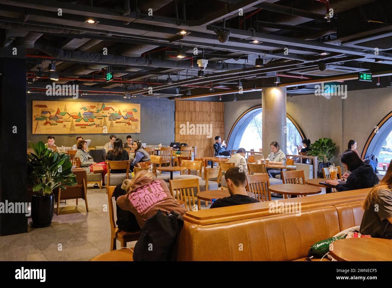 Gennaio 2024, Starbucks Reserve Nha Tho Interior ad Hanoi Foto Stock