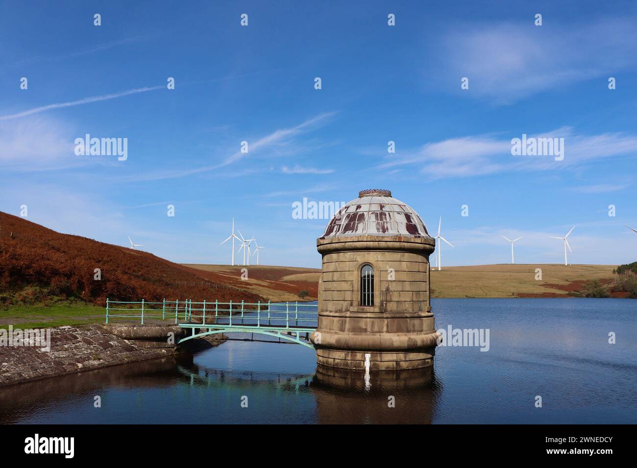Bacino idrico di Lliw circondato da montagne gallesi in una soleggiata giornata estiva Foto Stock