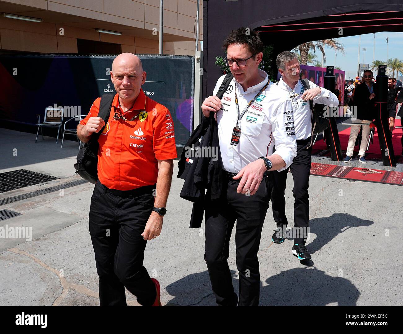 02.03.2024, Bahrain International Circuit, Sakhir, Formula 1 Gulf Air Bahrain Grand Prix 2024, nel quadro dell'ingegnere Jock Clear (L) (Ferrari Drivers Academy), ingegnere Andrew Shovlin (M) (Mercedes-AMG Petronas Formula One Team), ingegnere James Allison (Mercedes-AMG Petronas Formula One Team) crediti: dpa Picture Alliance/Alamy Live News Foto Stock