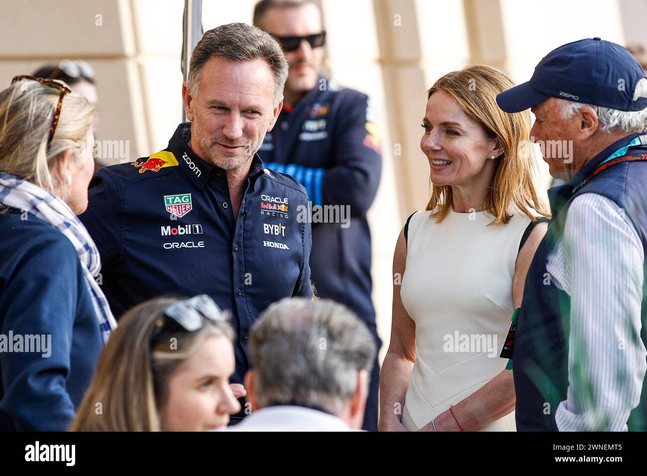 HORNER Christian (gbr), Team Principal della Red Bull Racing, Ritratto e sua moglie membro delle Spice Girls Geri Halliwell, ritratto durante il Gran Premio di Formula 1 Gulf Air Bahrain 2024, 1° round del Campionato del mondo di Formula 1 FIA 2024 dal 29 febbraio al 2 marzo, 2024 sul circuito internazionale del Bahrain, a Sakhir, Bahrain - foto Xavi Bonilla/DPPI credito: DPPI Media/Alamy Live News Foto Stock