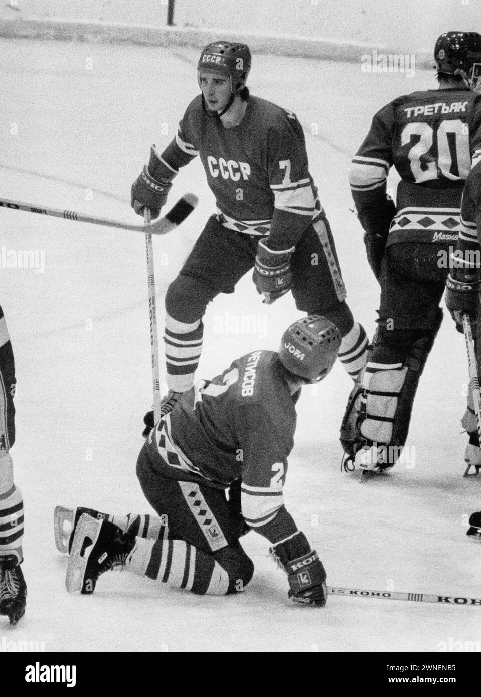 ALEXEI KASATONOV giocatore di hockey su ghiaccio sovietico nella CSKA di Mosca e nella National Ice hockey insieme a V Fetisov e V Tretyak Foto Stock