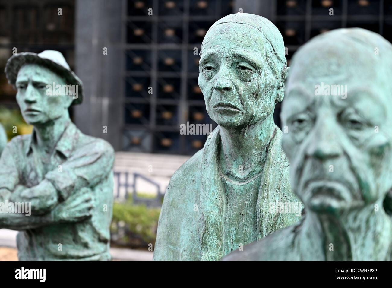 SAN JOSE, COSTA RICA: Il Monumento Los Presentes (Monumento ai presenti) è un gruppo di nove statue, in omaggio agli abitanti locali. Foto Stock